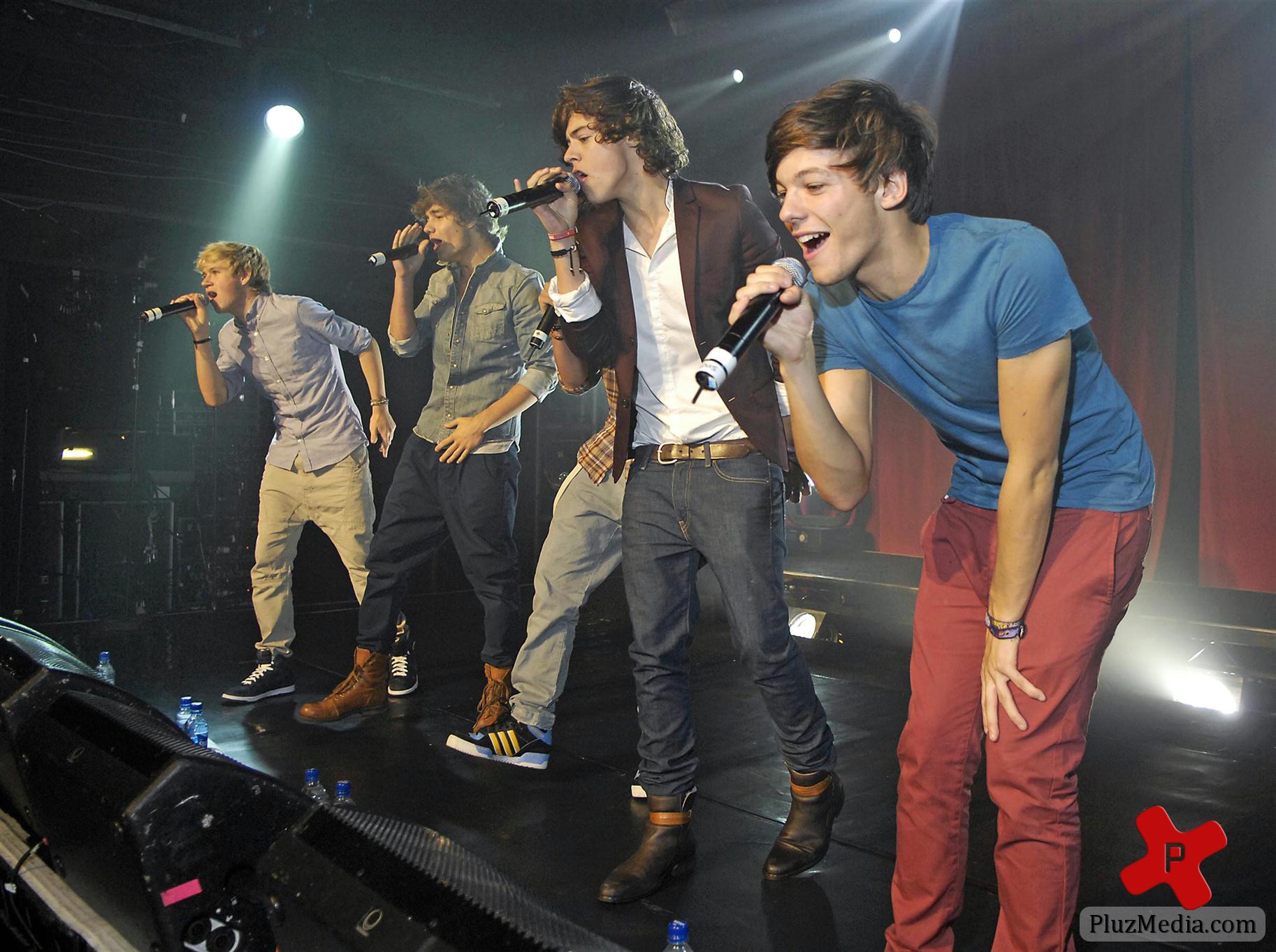 One Direction perform live at G-A-Y nightclub photos | Picture 80767